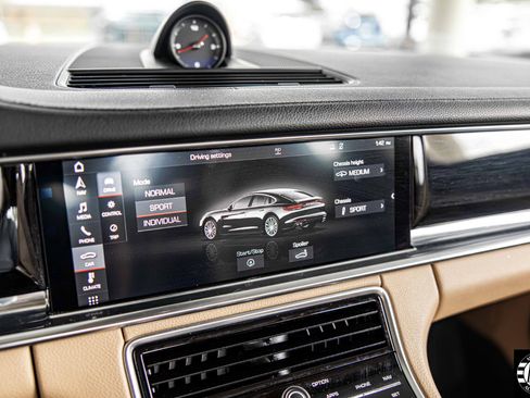Used 2018 Porsche Panamera 4 image 26