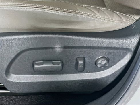 Used 2017 Hyundai Santa Fe Limited image 22