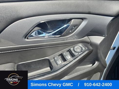 Used 2023 Chevrolet Traverse LT w/ Rear Camera Mirror Package AWD/4WD image 13