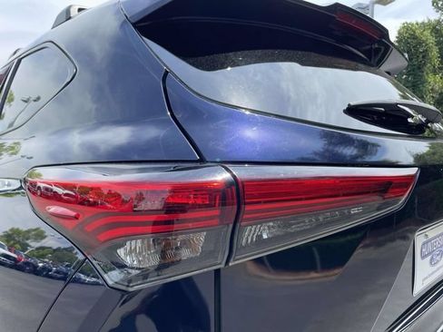 Used 2022 Toyota Highlander XSE AWD/4WD image 36