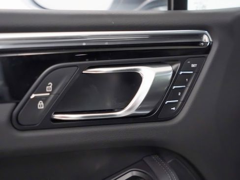 New 2026 Porsche Macan image 22