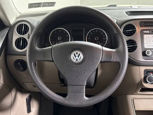 Used 2010 Volkswagen Tiguan SE AWD/4WD image 21