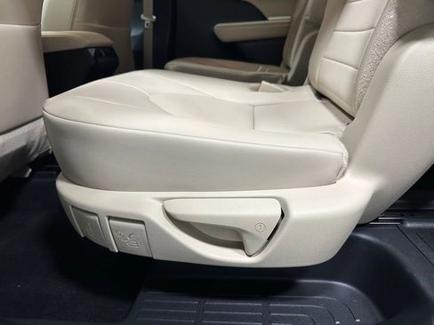 Used 2025 Toyota Highlander XLE image 48