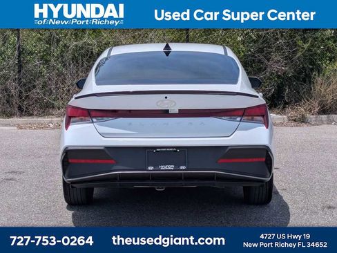 Used 2025 Hyundai Elantra Sport FWD image 4
