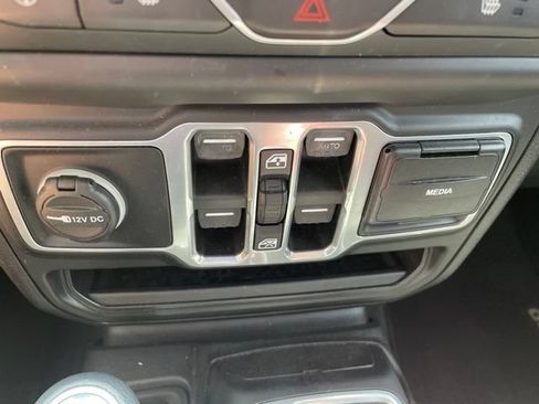 Used 2018 Jeep Wrangler Unlimited Sport S AWD/4WD image 44