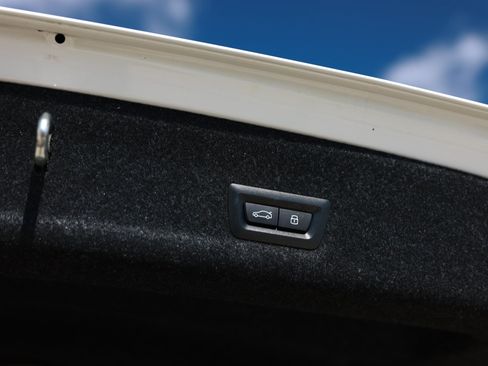 Used 2025 BMW M340i w/ Premium Package RWD image 30
