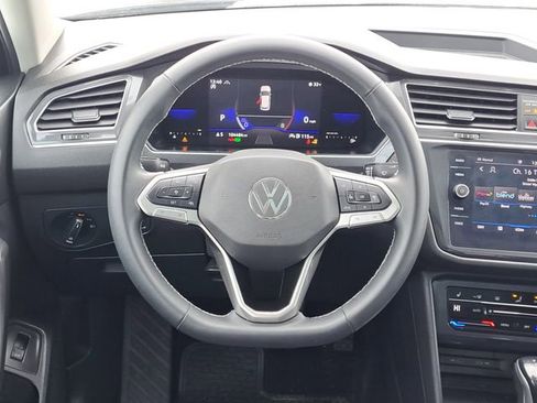 Used 2022 Volkswagen Tiguan SE image 25