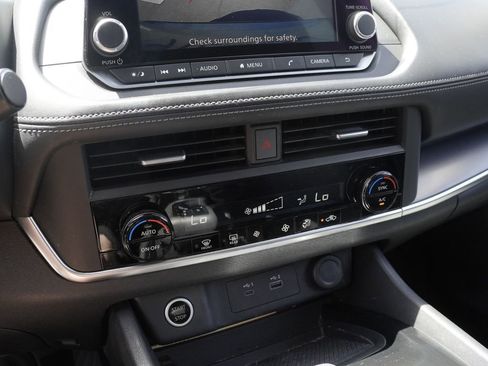 Used 2023 Nissan Rogue SV FWD image 12