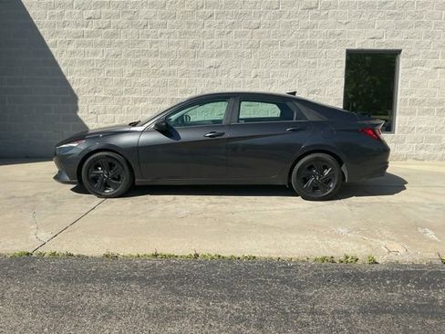 Used 2022 Hyundai Elantra SEL w/ Cargo Package FWD image 5