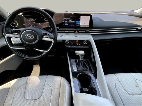 Used 2022 Hyundai Elantra Limited FWD image 16