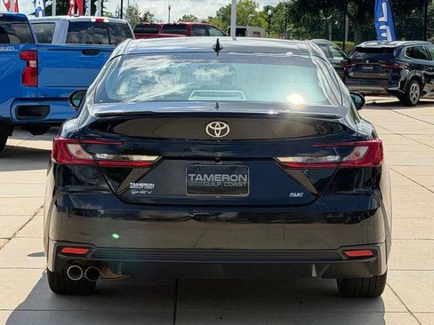 Used 2025 Toyota Camry SE FWD image 3