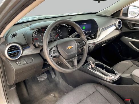 Used 2024 Chevrolet Trax LS w/ LS Convenience Package FWD image 15