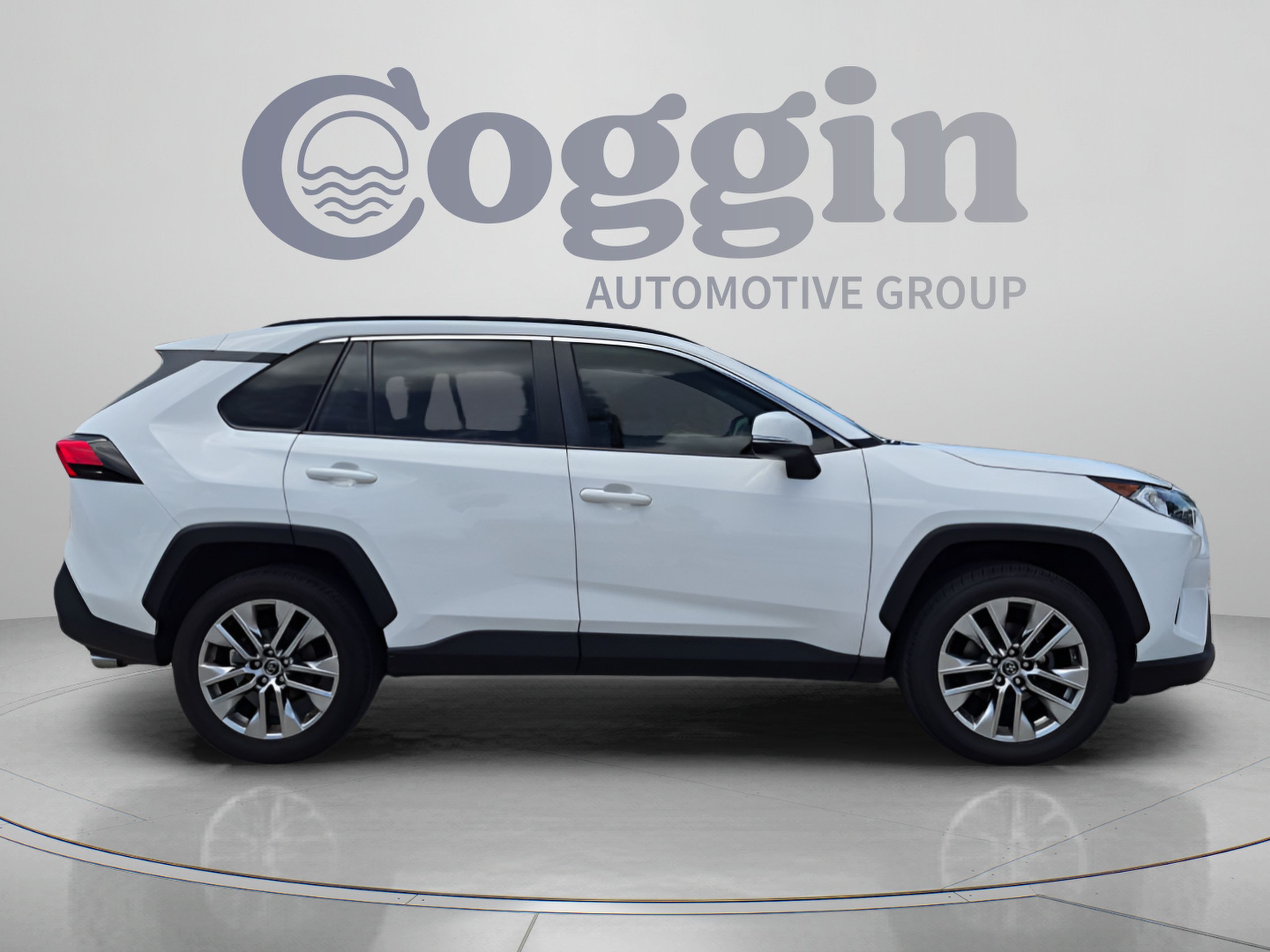 Used 2019 Toyota RAV4 XLE Premium FWD image 7
