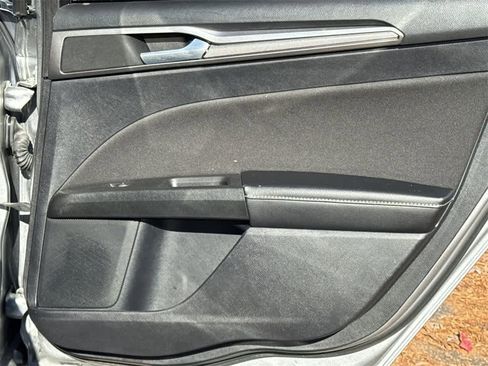 Used 2020 Ford Fusion SE image 15