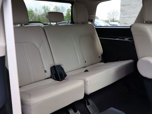 Used 2023 Ford Expedition Platinum AWD/4WD image 36