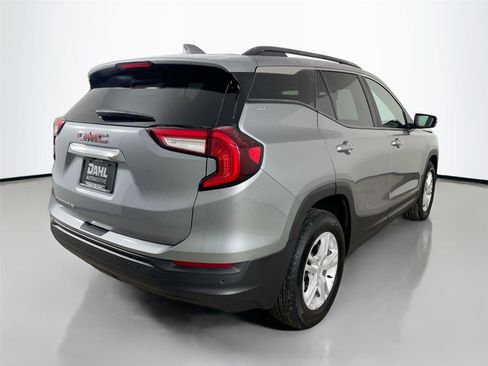 Used 2024 GMC Terrain SLE w/ Driver Convenience Package image 13