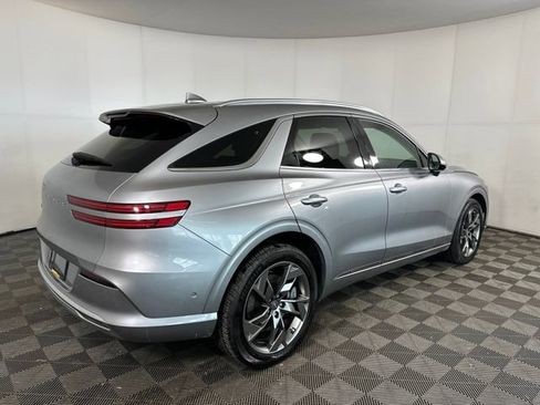 Used 2023 Genesis Electrified GV70 Advanced image 3
