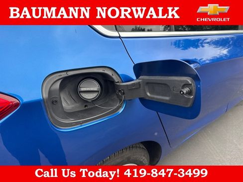 Used 2017 Chevrolet Cruze LT w/ Convenience Package FWD image 17