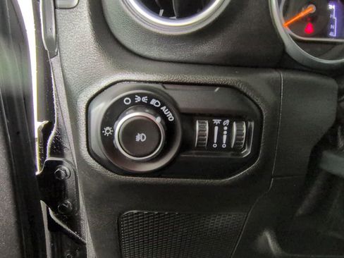 Used 2018 Jeep Wrangler Unlimited Sahara AWD/4WD image 25