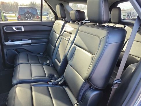 Used 2022 Ford Explorer XLT w/ Equipment Group 202A image 12