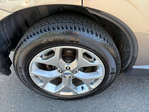 Used 2017 Subaru Forester 2.5i Touring AWD/4WD image 40