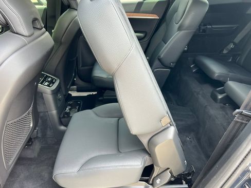 Used 2025 Volvo XC90 T8 Plus w/ Protection Package Premier AWD/4WD image 8