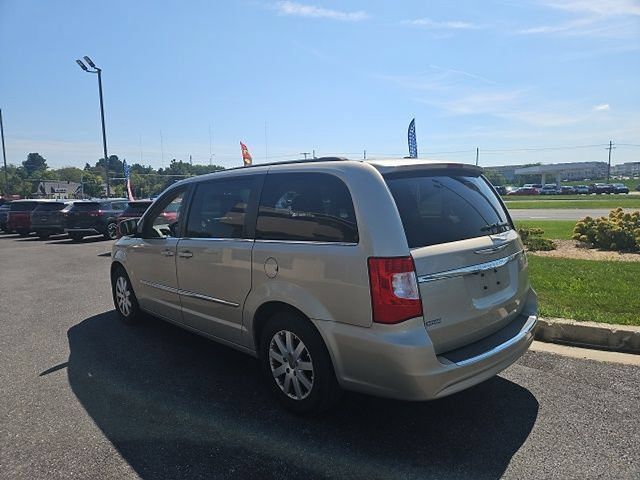 Used 2013 Chrysler Town & Country Touring FWD image 2