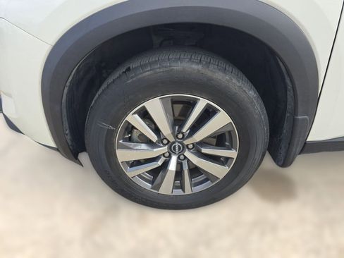 Used 2024 Nissan Pathfinder SL image 10