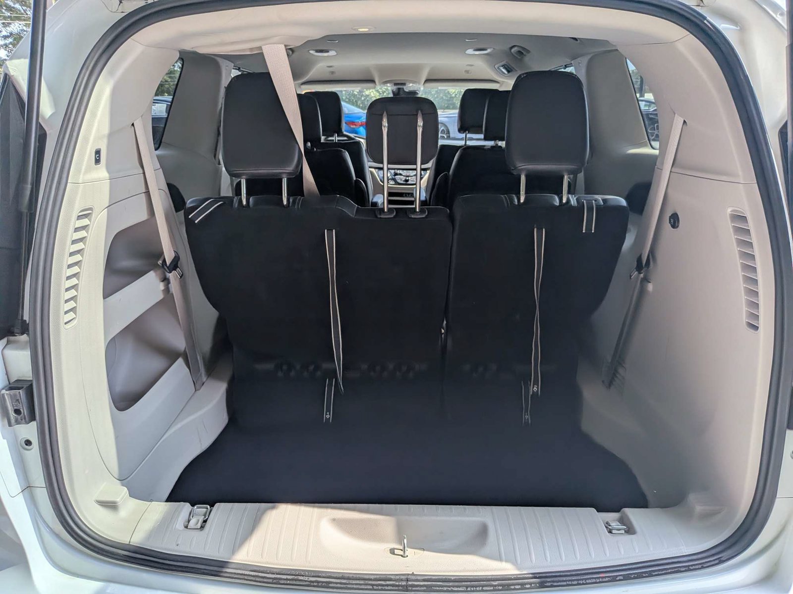Used 2024 Chrysler Pacifica Touring-L FWD image 12