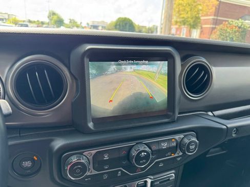 Used 2022 Jeep Wrangler Unlimited Sport AWD/4WD image 16