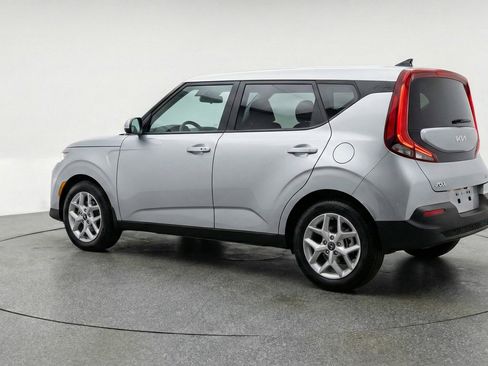 Used 2025 Kia Soul LX w/ LX Technology Package image 6