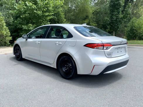 Used 2021 Toyota Corolla LE FWD image 5