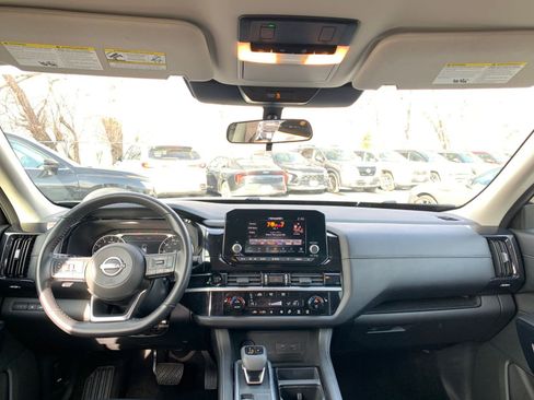 Used 2025 Nissan Pathfinder SV image 35