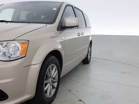 Used 2014 Dodge Grand Caravan SE FWD image 12
