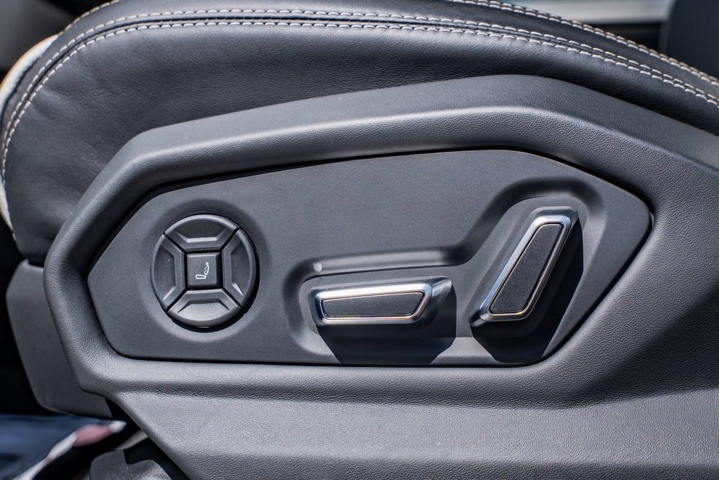 Used 2022 Lamborghini Urus AWD/4WD image 20
