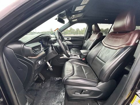 Used 2020 Ford Explorer Platinum w/ Premium Technology Package AWD/4WD image 12