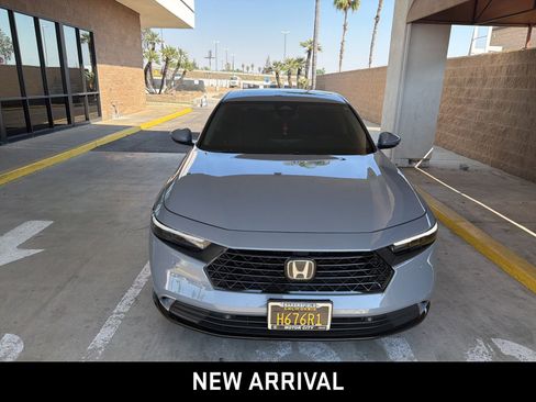 Used 2024 Honda Accord Touring image 2