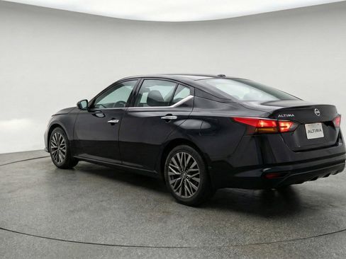 Used 2025 Nissan Altima 2.5 SV image 6