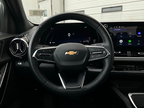 Used 2025 Chevrolet Equinox LT image 31