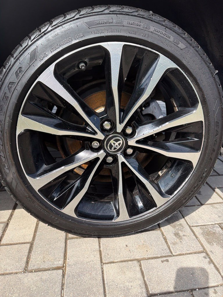 Used 2018 Toyota Corolla SE w/ SE Premium Package FWD image 13
