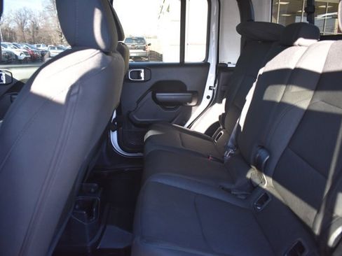 Used 2021 Jeep Gladiator Willys image 15