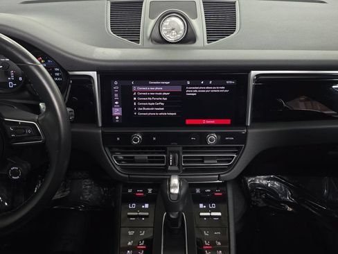 Certified 2023 Porsche Macan AWD/4WD image 16