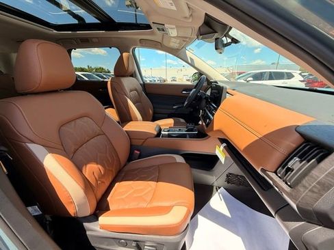 New 2026 Nissan Pathfinder Platinum AWD/4WD image 19