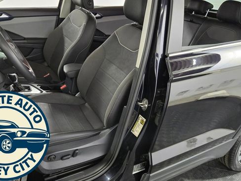 Used 2024 Volkswagen Taos SE image 20