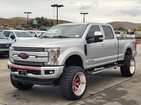 Used 2019 Ford F250 Lariat w/ Lariat Value Package image 8