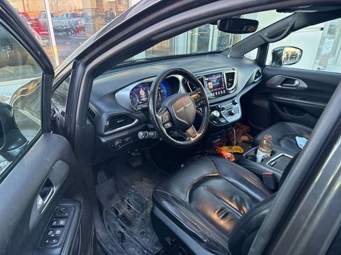 Used 2019 Chrysler Pacifica Touring-L Plus w/ Advanced Safetytec Group image 9