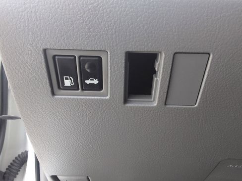Used 2006 Toyota Avalon Limited FWD image 36
