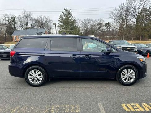 Used 2018 Kia Sedona LX w/ LX Essentials Premium Package image 4