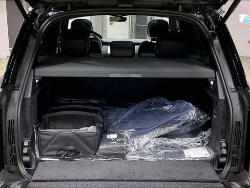 New 2026 Land Rover Range Rover SE image 9