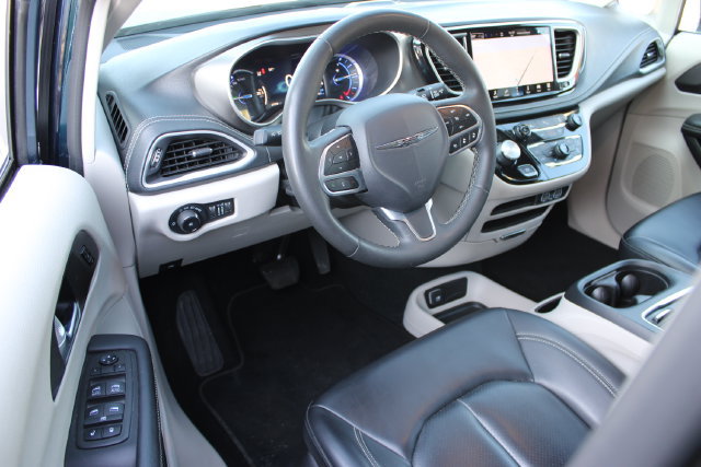 Used 2024 Chrysler Pacifica Limited FWD image 10